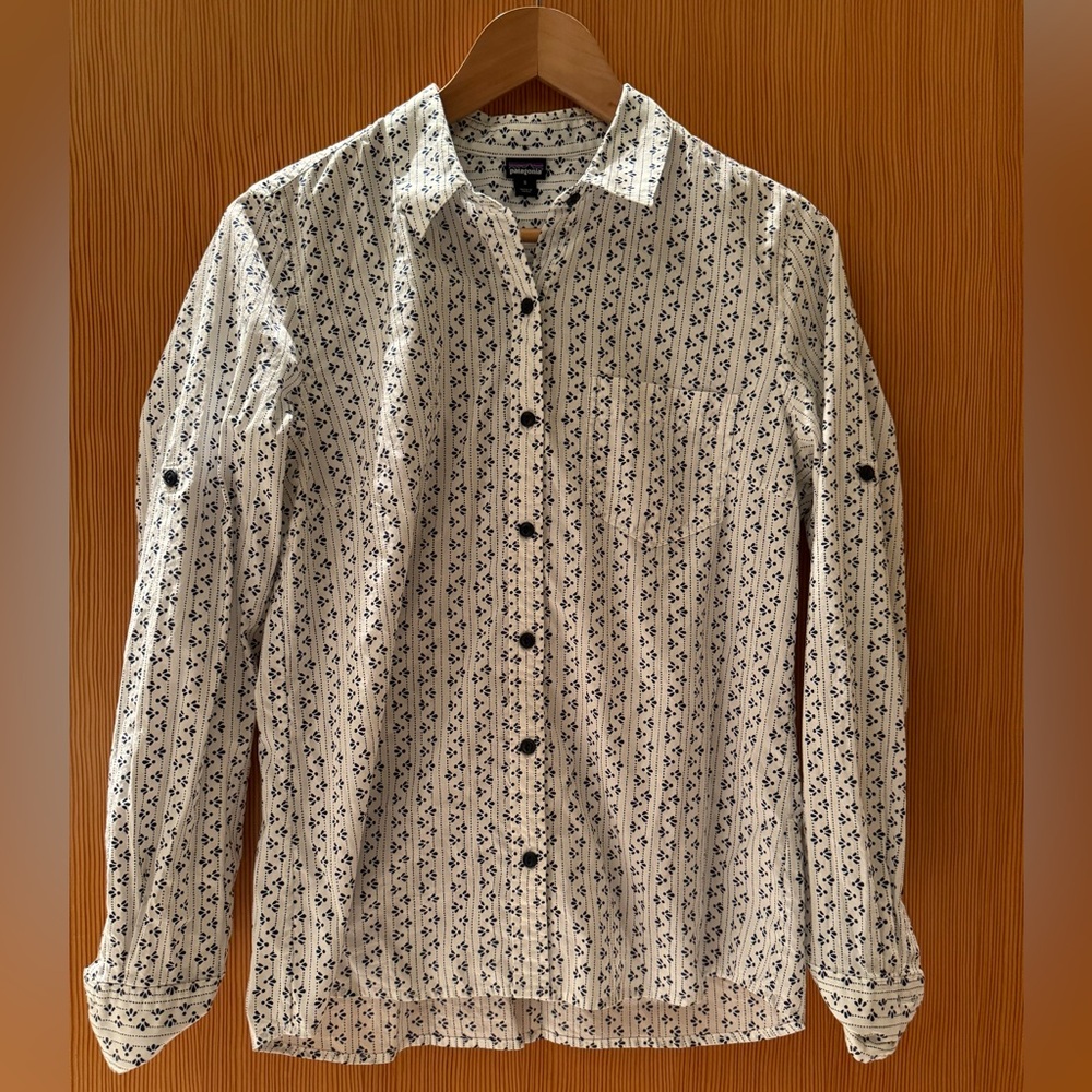 Patagonia lightweight button down shirt- size small